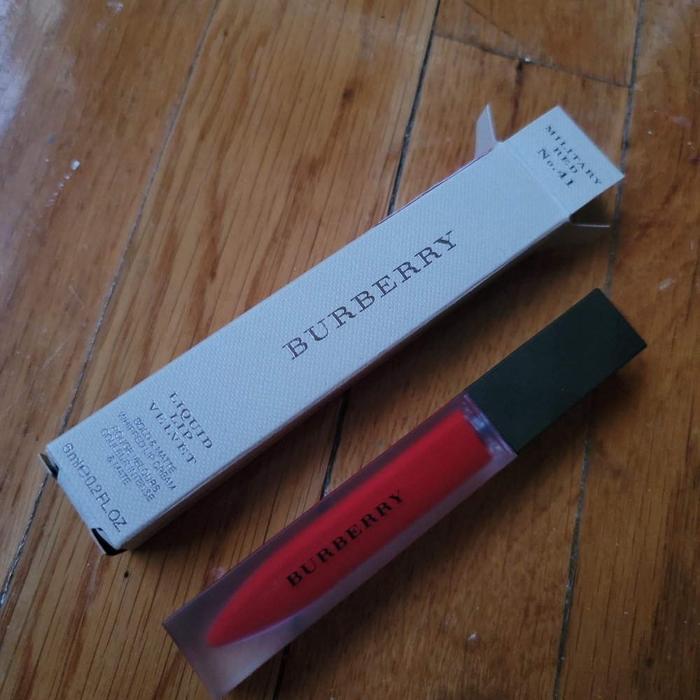 NWT BurberryLiquid Lip VelvetNo. 41 Military Red - Picture 2 of 8